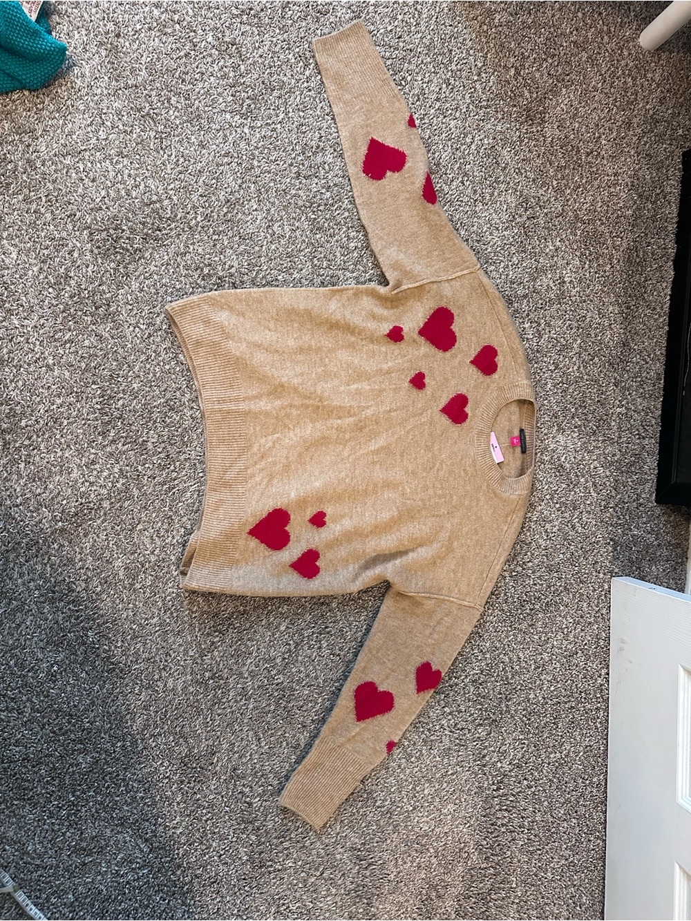 Vince Camuto Heart Sweater Women’s Small Camel Red Hearts NWT